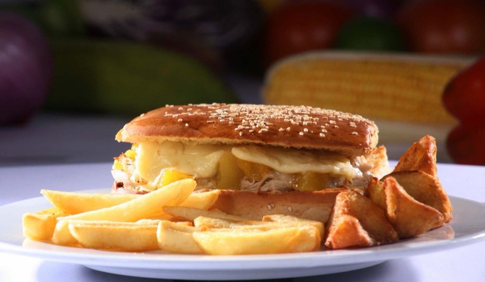 Sandwich de Pollo y Papas a la Francesa